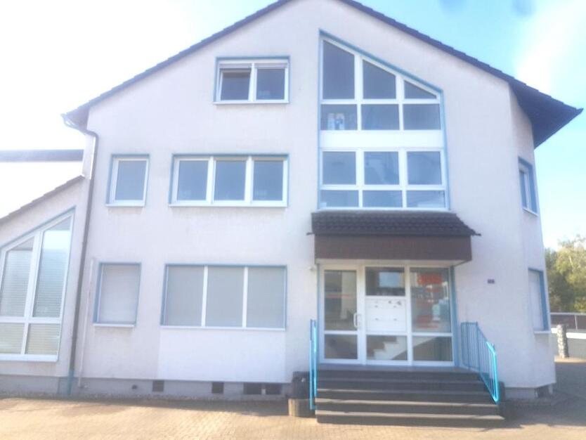 Komplettes Bürogebäude in Herten auch teilbar zu vermieten.