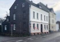 PROVISIONSFREI für Erwerber in der Zwangsversteigerung: Freistehendes Mehrfamilienhaus (5 Wohnungen)