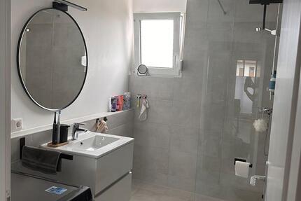 PROVISIONSFREIE 2 Zimmer WHG mit Süd-Balkon und zwei Stellplätzen