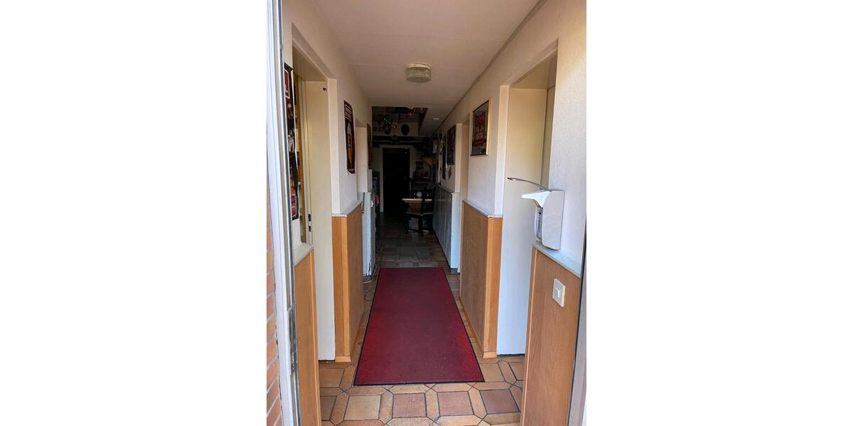 Kegelbahn mit Gaststätte und Inventar 