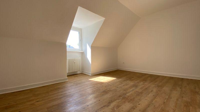 Dachgeschoßwohnung Essen Stadtbezirk IV - 2.5 Zimmer, 52 m&sup2;, 455&euro; | Angebot:25571579