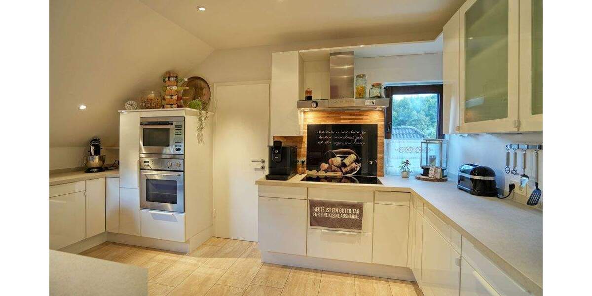 Attraktive Eigentumswohnung im Zweifamilienhaus mit Top-Ausstattung am Park 3 zimmer