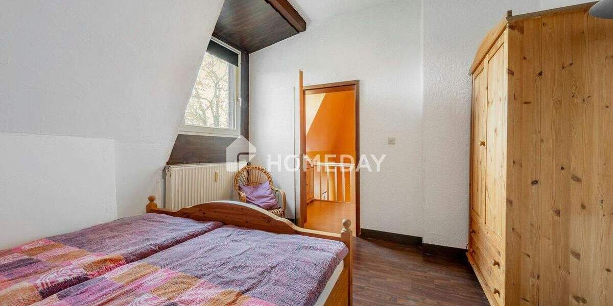 Geräumige DHH mit ca. 140 m² Gesamtfläche (davon 96 m² Wohnfläche) und liebevoll angelegtem Garten 4 zimmer