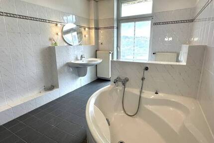 Geräumige 4 Zimmer Wohnung mit 2 Balkons, Dusche und Wanne - Hagen, Wehringhausen