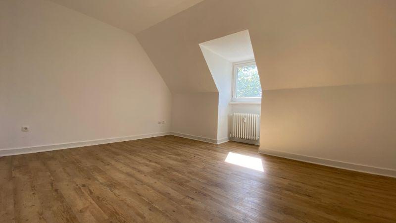 Dachgeschoßwohnung Essen Stadtbezirk IV - 2.5 Zimmer, 52 m&sup2;, 455&euro; | Angebot:25571579
