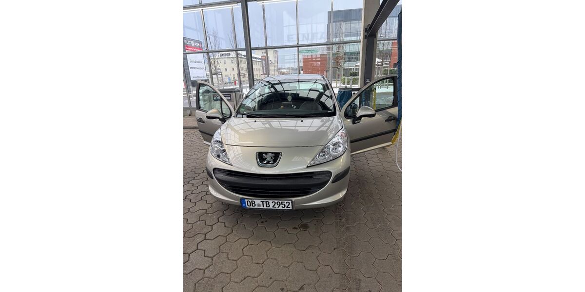 Peugeot 207 140.000 km 2.900 &euro; Oberhausen 46049