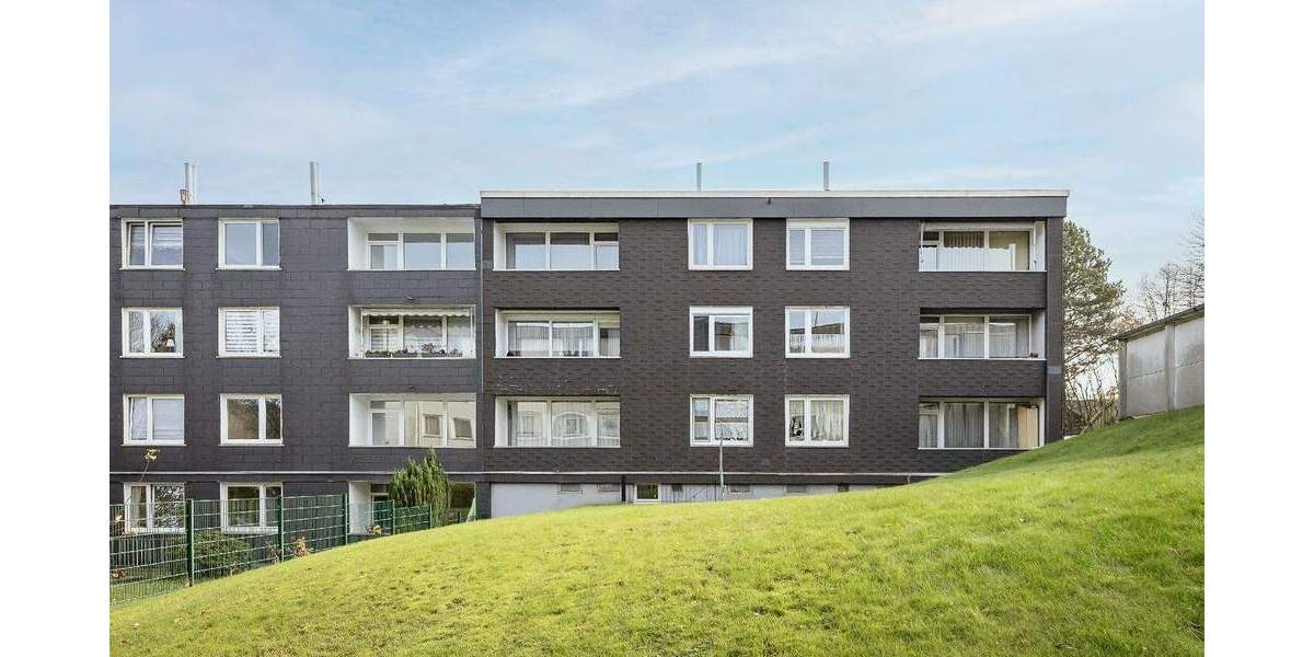 Verlässlich vermietet: Eigentumswohnung mit zwei Loggien und mehreren Stellplätzen 3 zimmer