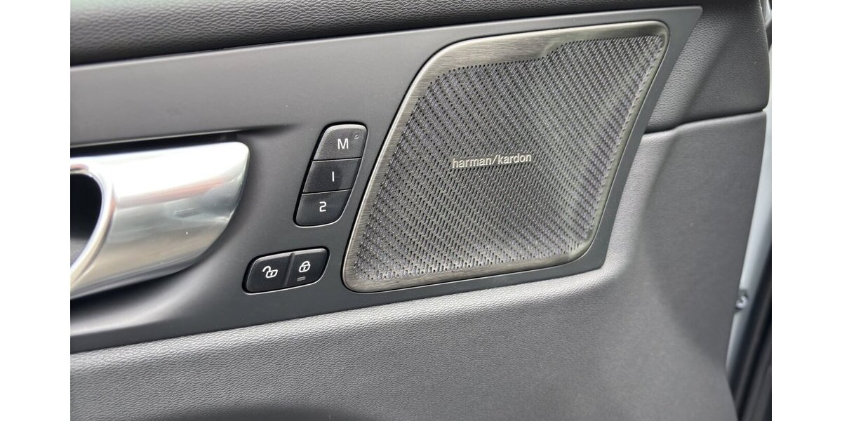 Volvo XC60 Plus Dark AWD Pano H&K ACC 360° Leder 7.905 km 35.600 &euro; Wuppertal 42327