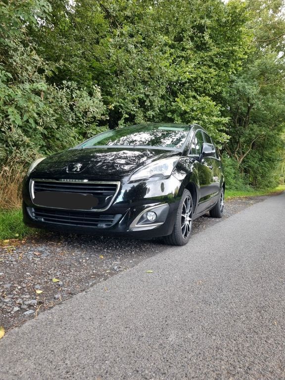 Peugeot 5008 102.000 km 8.200 € Datteln 45711