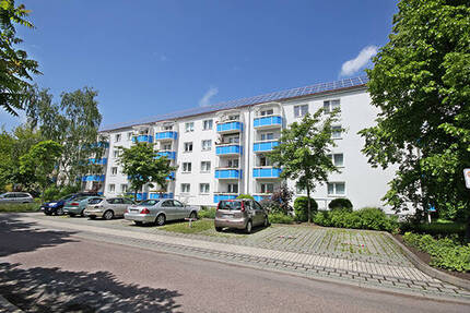 Nachnutzer gesucht! Ganz unten mit Balkon und tolle Lage im Viertel!