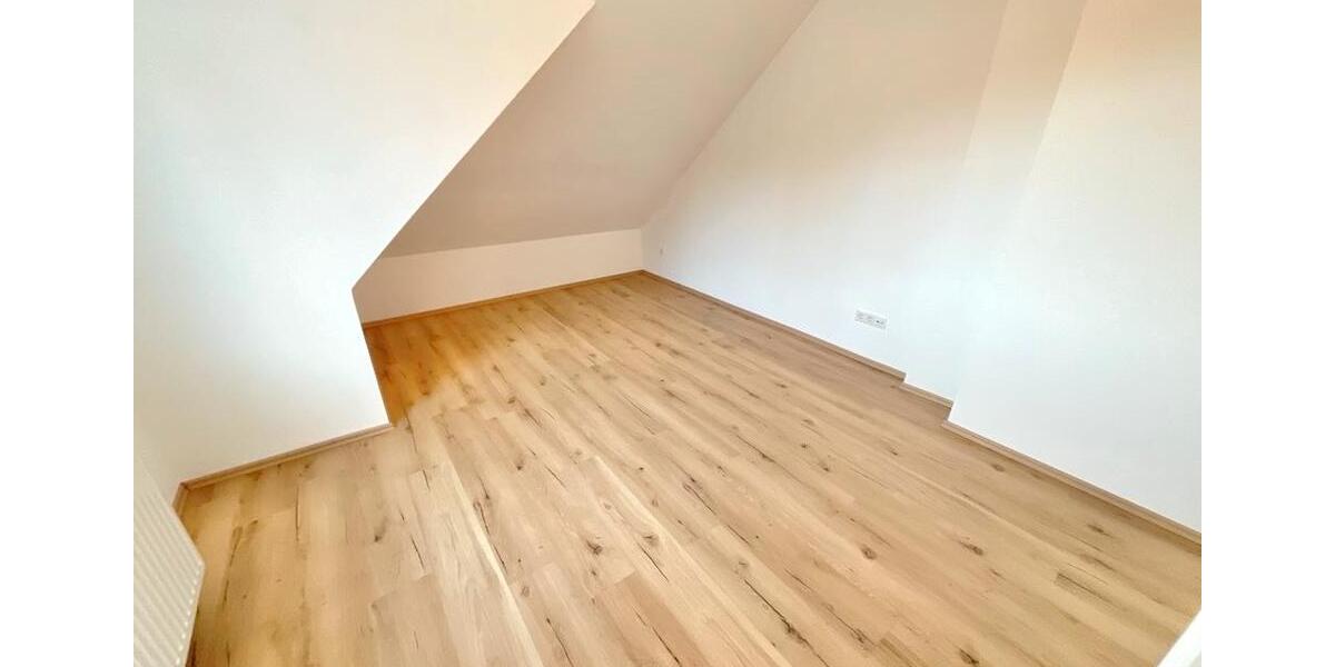 Wunderschöne 4 Zimmerwohnung mit Balkon, erster Monat mietfrei 4 zimmer