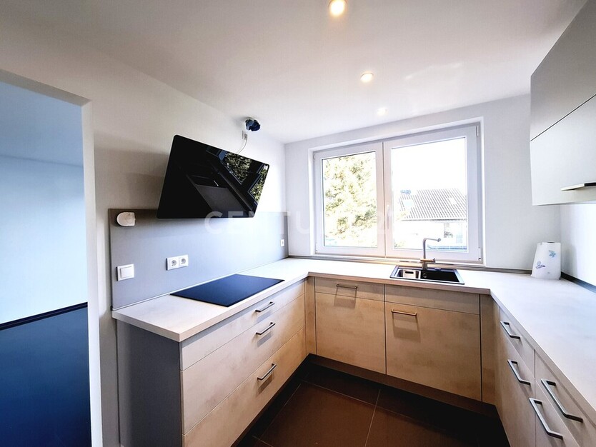 Exklusive, vollständig sanierte Wohnung mit großzügigem Raumgefühl und drei Balkonen 5 zimmer