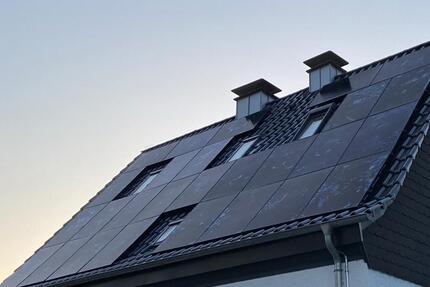 Freistehendes Mehrgenerationenhaus + PV Anlage von privat
