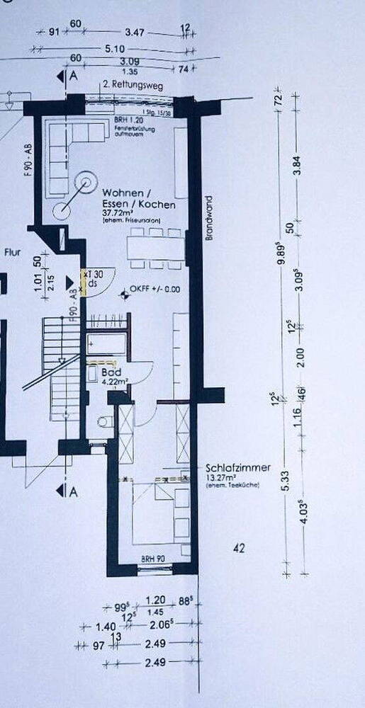 Charmante AltbauWohnung im Erdgeschoss - bezugsfrei. Parkplatz!