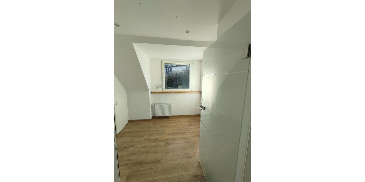 Wohnung *** Erstbezug nach vollständiger Sanierung ** 3 zimmer