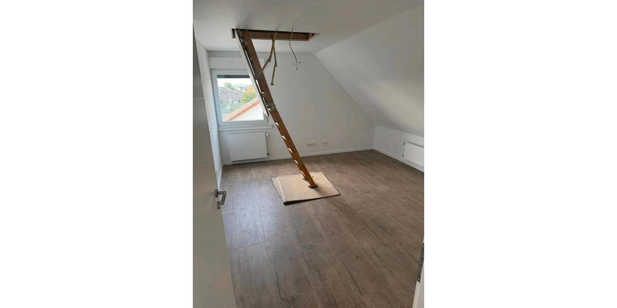 Dachgeschoßwohnung Hagen Hohenlimburg - 5 Zimmer, 85 m&sup2;, 750&euro; | Angebot:25087055