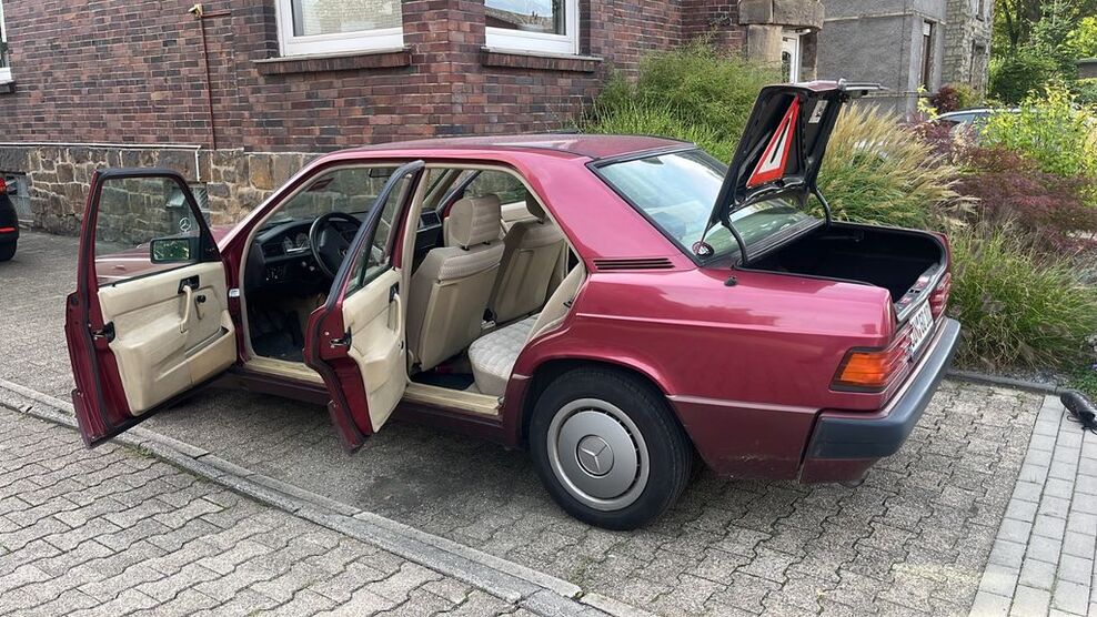 Mercedes-Benz 190 230.151 km 3.000 € Lünen 44536