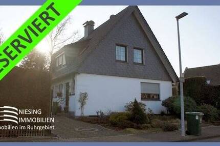 *** RESERVIERT *** Freistehendes Einfamilienhaus mit Garage in grüner Lage von OB-Sterkrade **provisionsfrei*** 5 zimmer