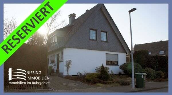 *** RESERVIERT *** Freistehendes Einfamilienhaus mit Garage in grüner Lage von OB-Sterkrade **provisionsfrei*** 5 zimmer