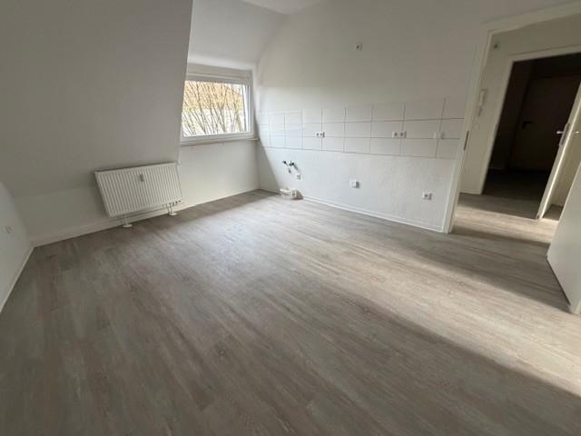Dachgeschoßwohnung Essen Stadtbezirk VI - 4 Zimmer, 82 m&sup2;, 673&euro; | Angebot:25525686