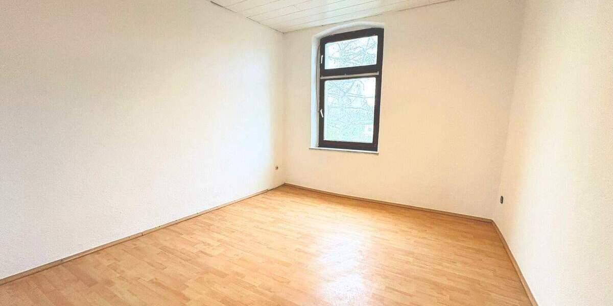 Charmante 5,5-Zimmer Wohnung mit eigenem Garten 5 zimmer