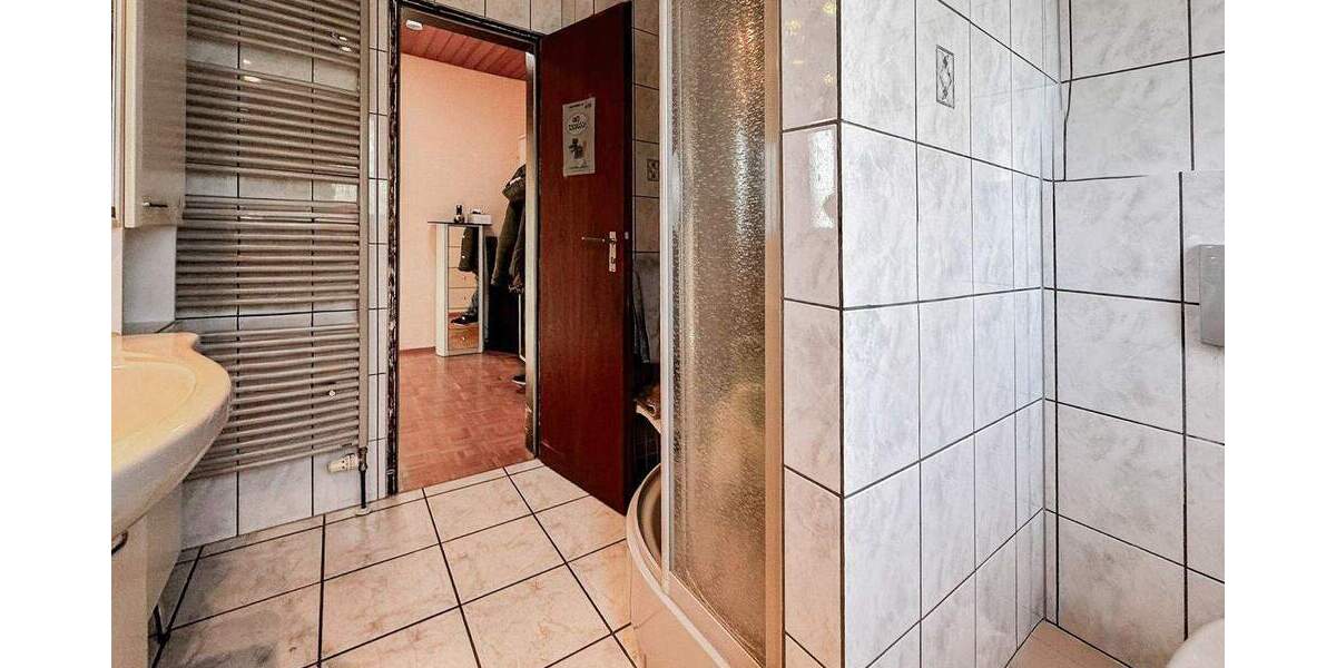 Ein- Zweifamilienhaus - Doppel- & Einzelgarage - Garten - FREIGEZOGEN 9 zimmer