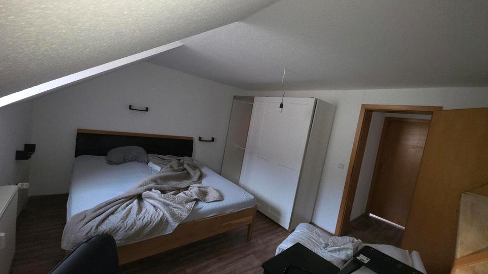 Dachgeschoßwohnung Essen Stadtbezirk VII - 5 Zimmer, 65 m&sup2;, 725&euro; | Angebot:25107034