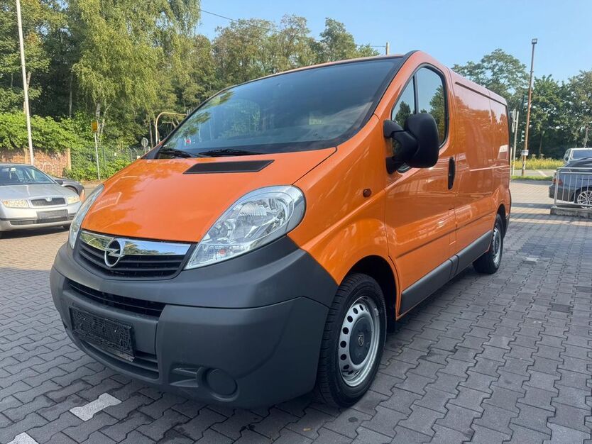 Opel Vivaro 104.000 km 7.950 € Bottrop 46238