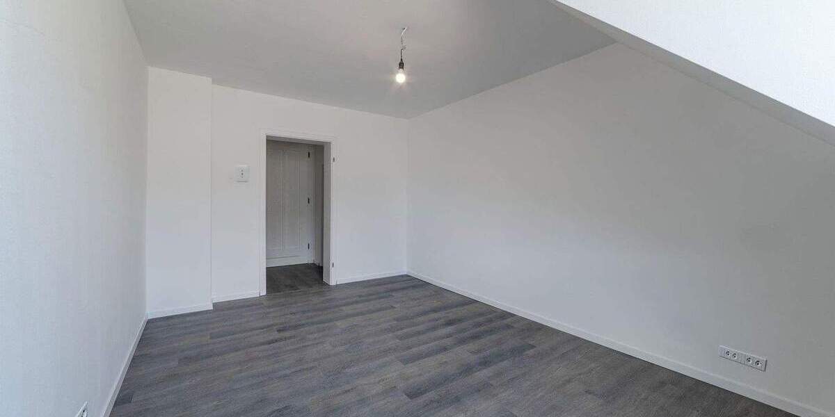 Etagenwohnung Wuppertal Barmen - 4 Zimmer, 100 m&sup2;, 900&euro; | Angebot:25819935