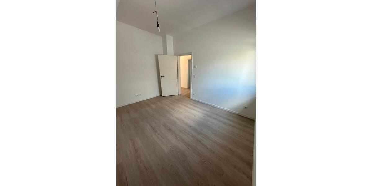 Moderne 3- Zimmerwohnung DG Wohnung mit klimatisierten Spitzboden 3 zimmer