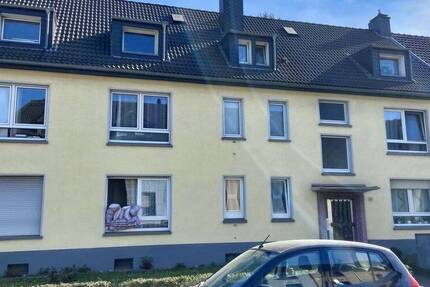 2 Gepflegte Mehrfamilienhäuser mit 12 Wohnungen und 16 Garagen