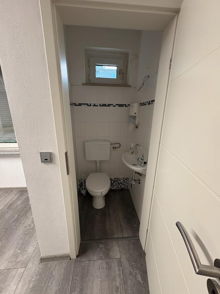 BüroStudioLokal ca.65qm,3,5Zi,Küche,2xWC C-R Bahnhofstr. zimmer