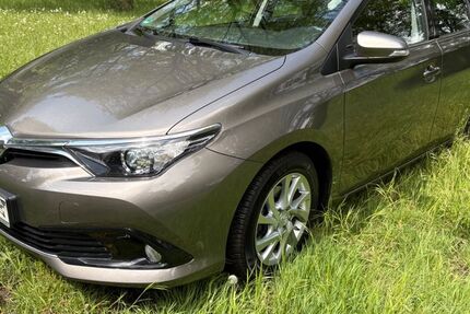 Toyota Auris 64.000 km 10.500 &euro; Dorsten 46286