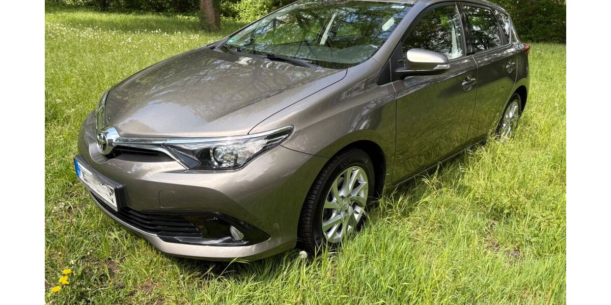 Toyota Auris 64.000 km 10.500 &euro; Dorsten 46286