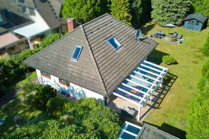 Walmdachbungalow mit Doppelgarage auf sehr schönem Grundstück in Jesteburg