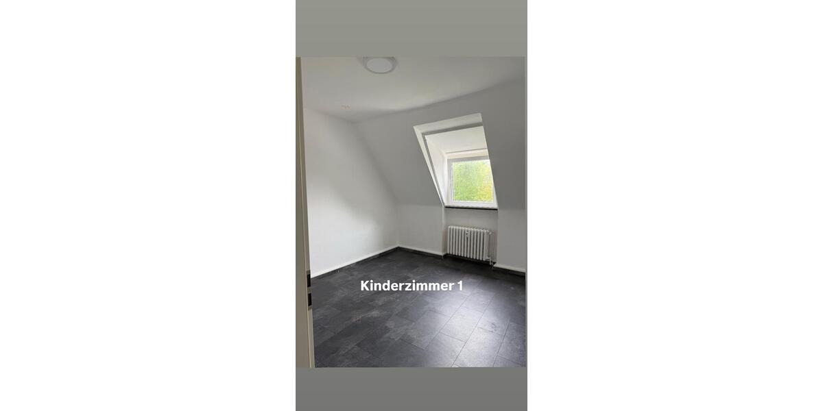 Dachgeschoßwohnung Gelsenkirchen Gelsenkirchen-Mitte - 4 Zimmer, 110 m&sup2;, 1.300&euro; | Angebot:26664036