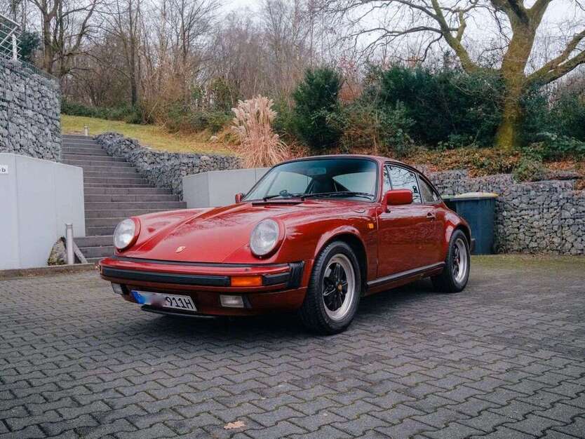 911