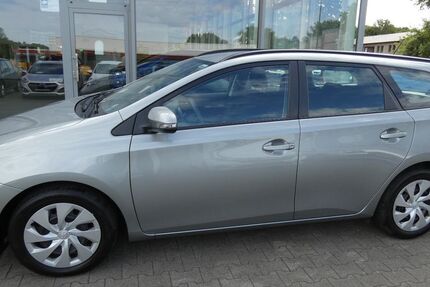 Toyota Auris 127.000 km 7.600 € Bergkamen 59192