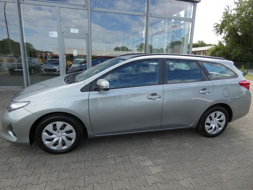 Toyota Auris 127.000 km 7.600 € Bergkamen 59192