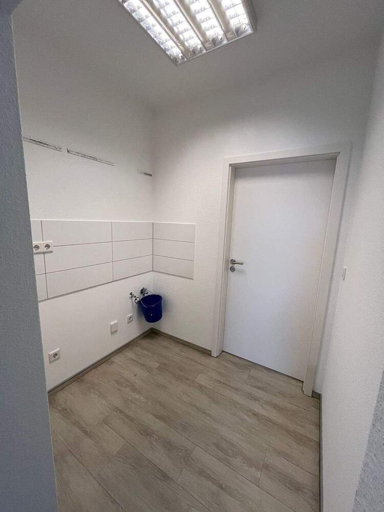 Attraktive GewerbeImmobilie zur Vermietung in Hagen - Moderne Bürofläche in Top-Lage mit Aufzug und Stellplatz!
