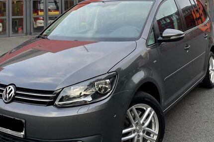 VW Touran 153.000 km 8.200 &euro; Dortmund 44147