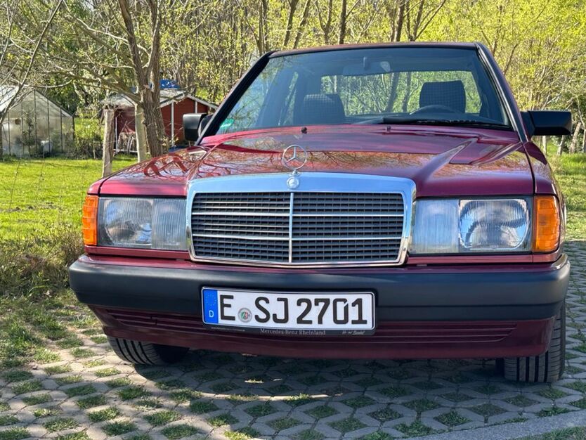 Mercedes-Benz 190 296.570 km 6.900 € Essen 45289