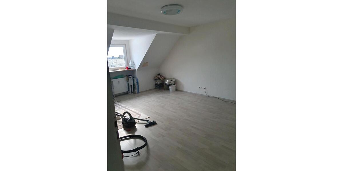 3 12 Zimmer Wohnung im DG in Mülheim Styrum 3.5 zimmer