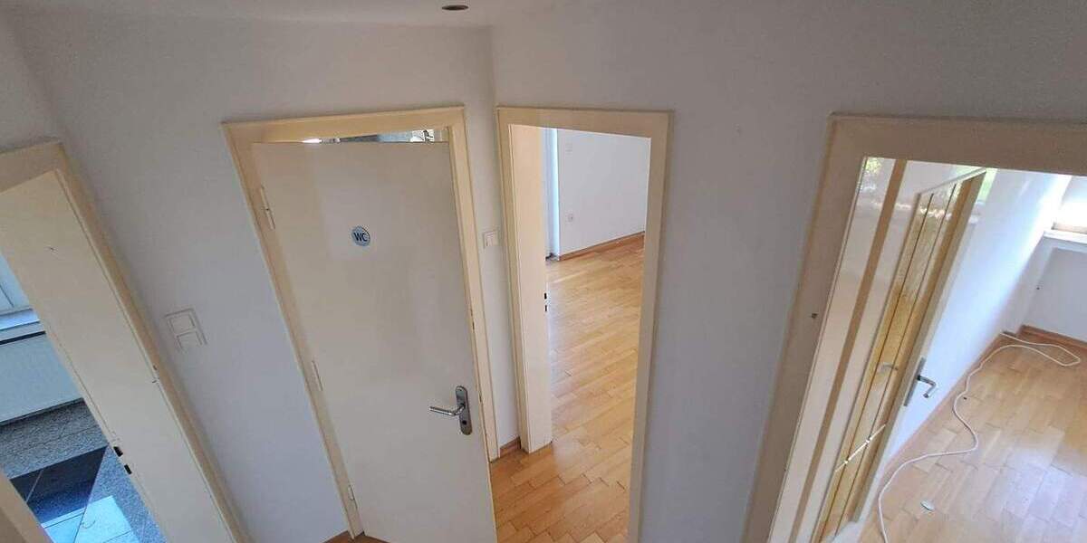 Zweifamilienhaus in ruhiger Lage und großzügigem Grundstück 7 zimmer