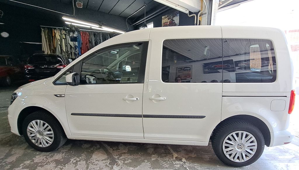 VW Caddy 148.103 km 11.390 &euro; Essen OT Westviertel 45127