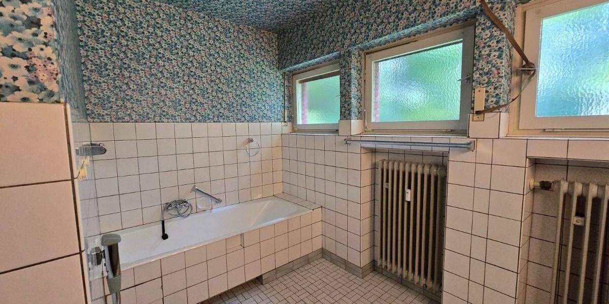 *** Im Dornröschenschlaf! *** geräumig und familienfreundlich *** Terrassenwohnung am Wald *** 5 zimmer