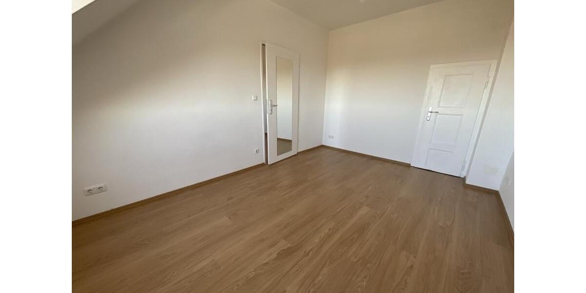 Dachgeschoßwohnung Essen Stadtbezirk III - 1 Zimmer, 28 m&sup2;, 309&euro; | Angebot:25754023