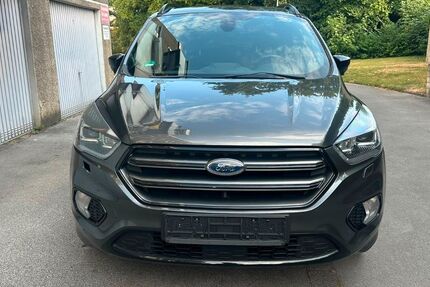 Ford Kuga 82.000 km 9.499 &euro; Bochum 44866