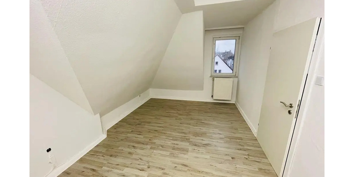 Helle renovierte Dachgeschoss 5 Zimmer Wohnung in Bochum Wattenscheid mit guter Anbindung 5 zimmer