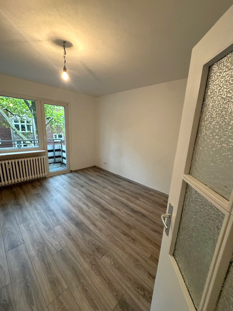 Frisch renovierte 3-Zimmer-Wohnung mit Balkon! zimmer
